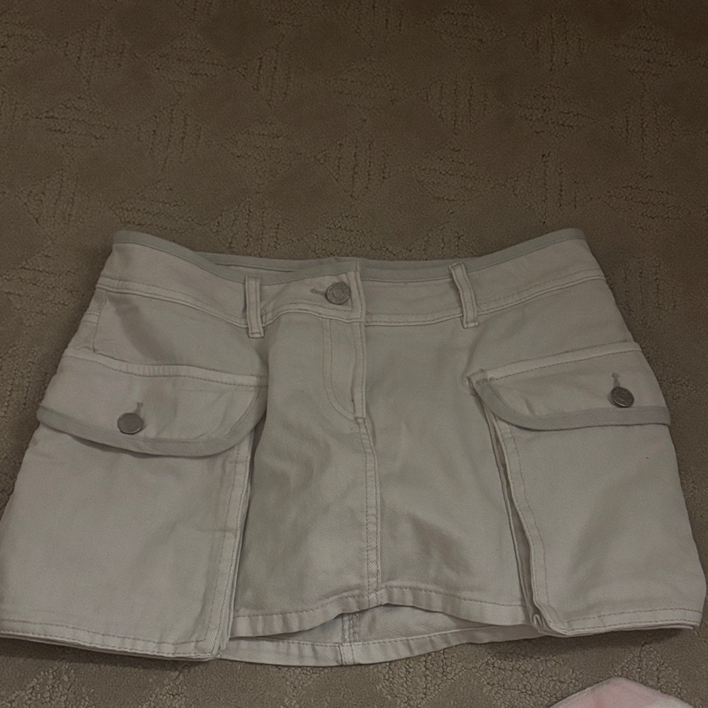 Garage cargo skirt